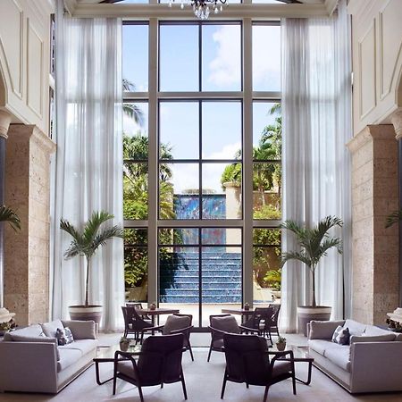 Отель The Ritz-Carlton Coconut Grove, Майами Экстерьер фото