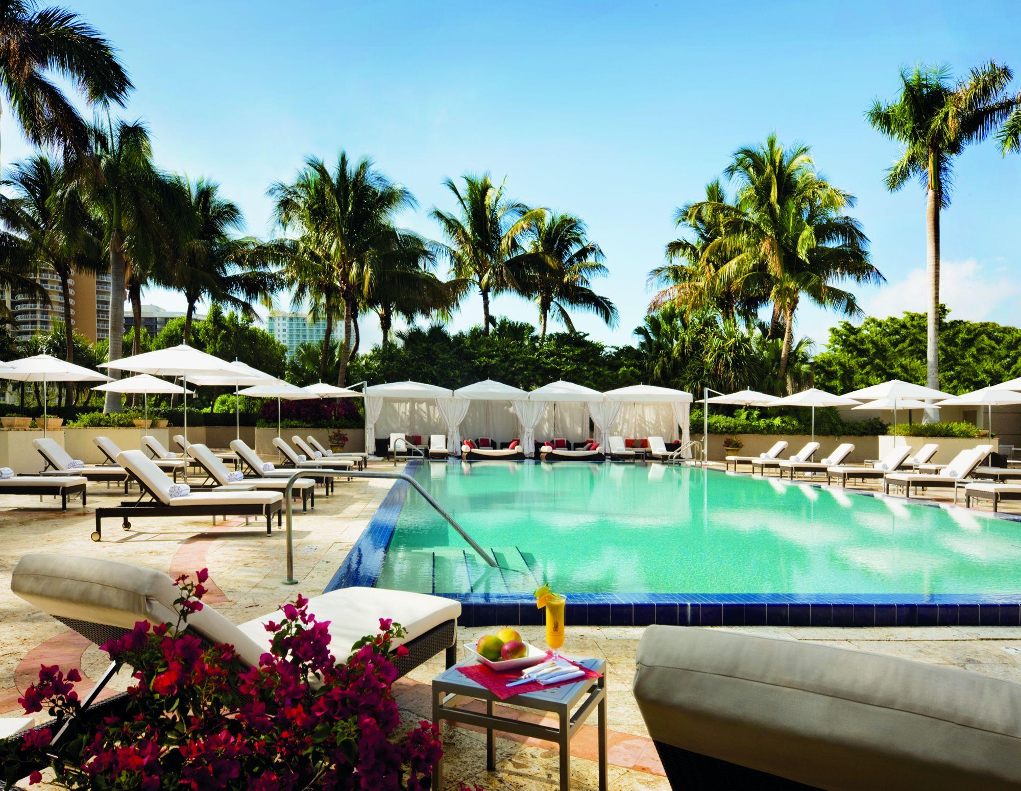 Отель The Ritz-Carlton Coconut Grove, Майами Экстерьер фото