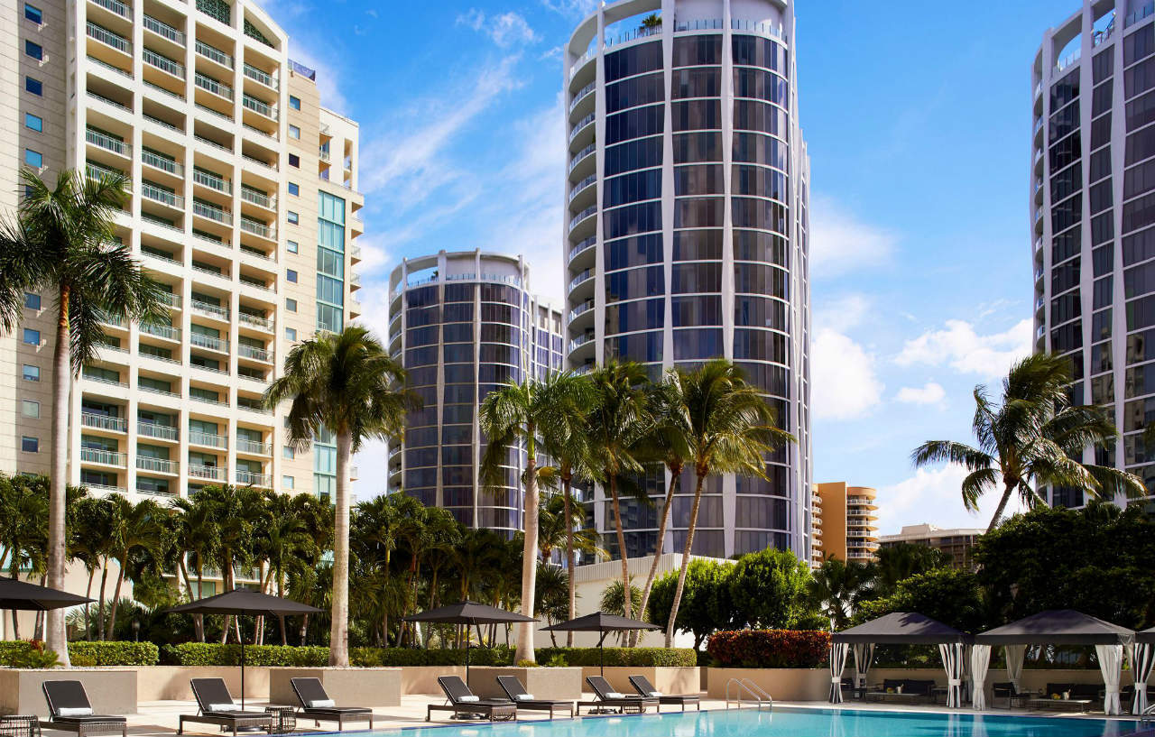 Отель The Ritz-Carlton Coconut Grove, Майами Экстерьер фото
